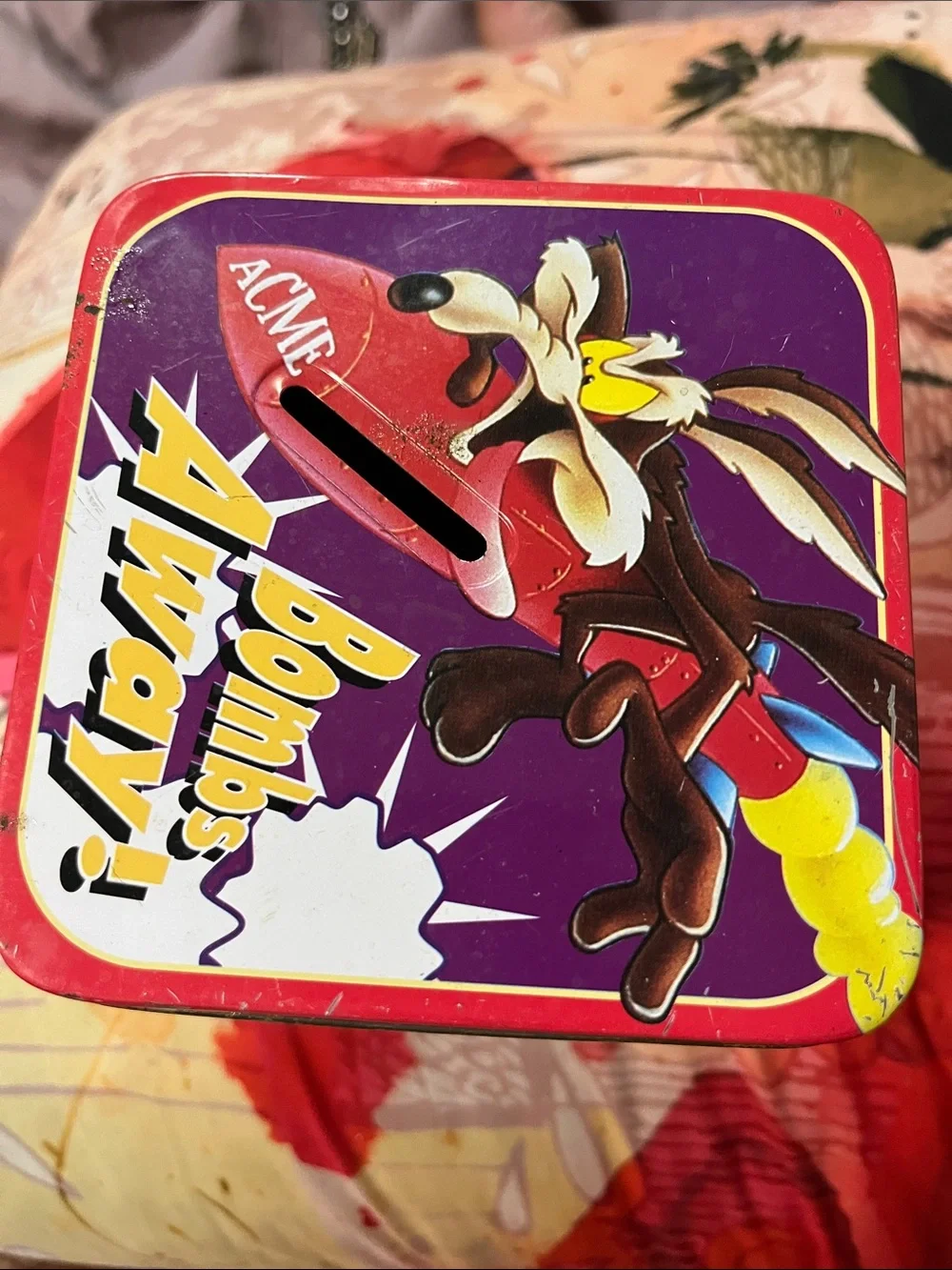 Warner Bros. Tasmanian Devil Metal Tin in Red and Yellow